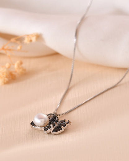 Elegant Swan Pendant Necklace